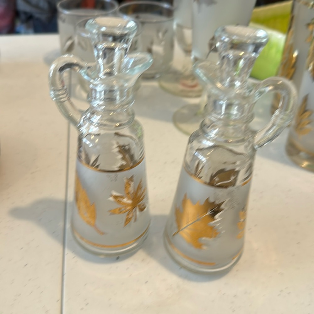 Vintage Anchor Hocking Starlyte Cruet Set